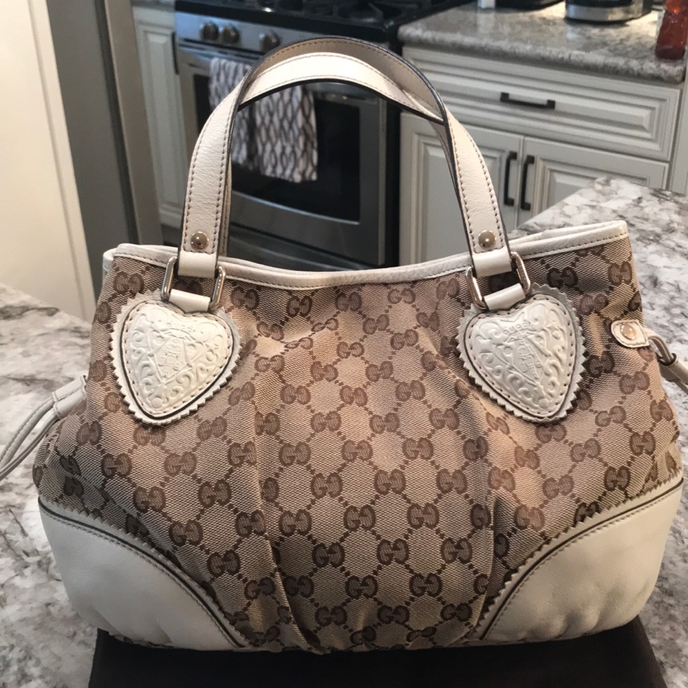 😍 Authentic GUCCI GG Beige and White Handbag